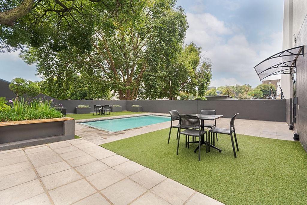 Urban Oasis Apartments At The Bolton Joanesburgo Exterior foto