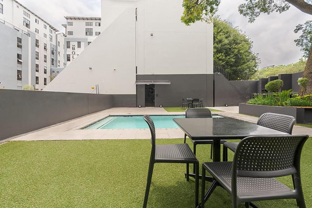 Urban Oasis Apartments At The Bolton Joanesburgo Exterior foto